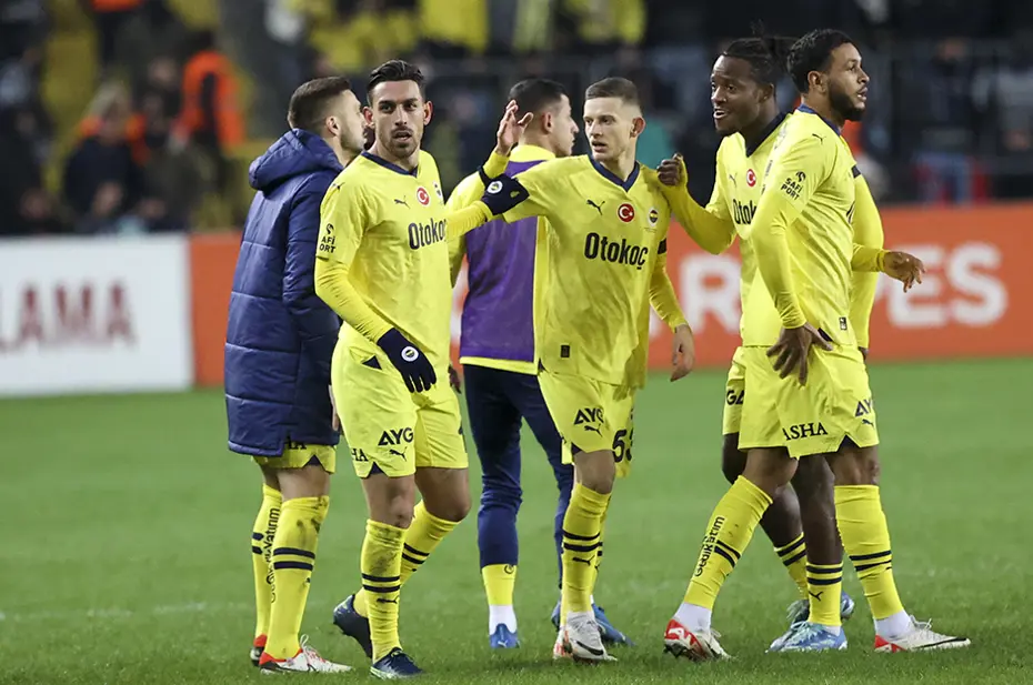 Nisan ayında Fenerbahçe'yi bekleyen zorlu fikstür: 2 derbi, 2 çeyrek final maçı - 9 Nisan ayında Fenerbahçe'yi bekleyen zorlu fikstür: 2 derbi, 2 çeyrek final maçı - 9