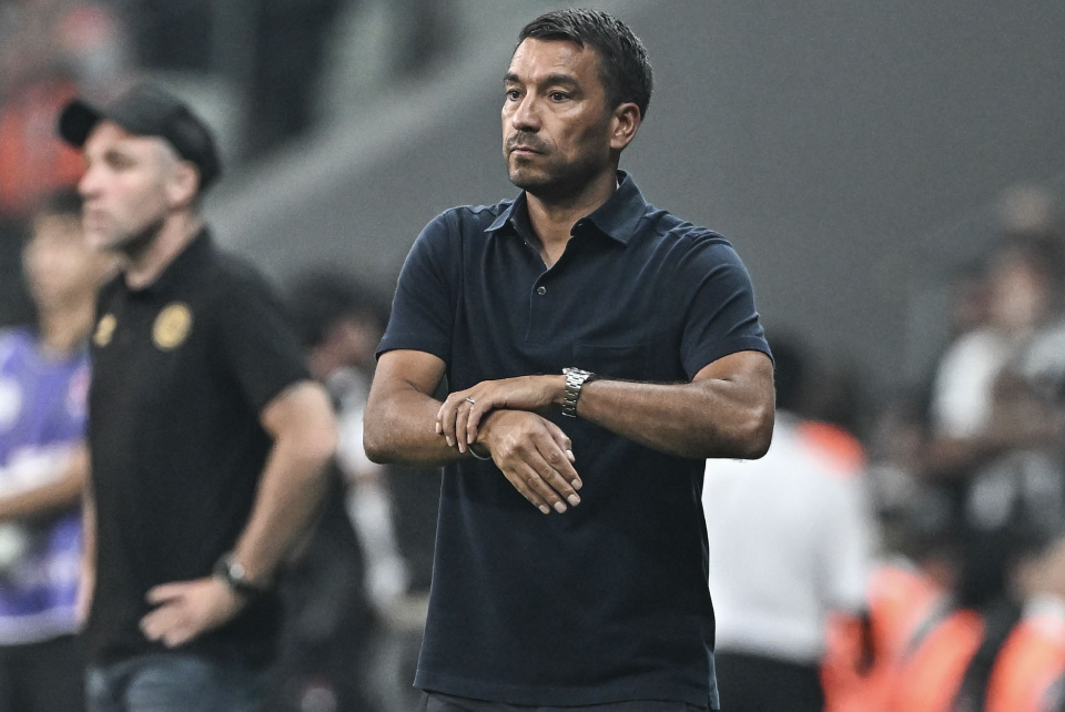 "Yazan ve yöneten Van Bronckhorst" | Spor yazarları, Beşiktaş'ın farklı zaferini değerlendirdi