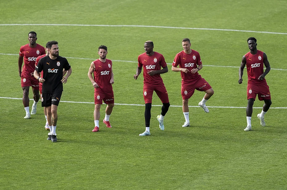 Galatasaray antrenmanında talihsiz an - 1 Galatasaray antrenmanında talihsiz an - 1