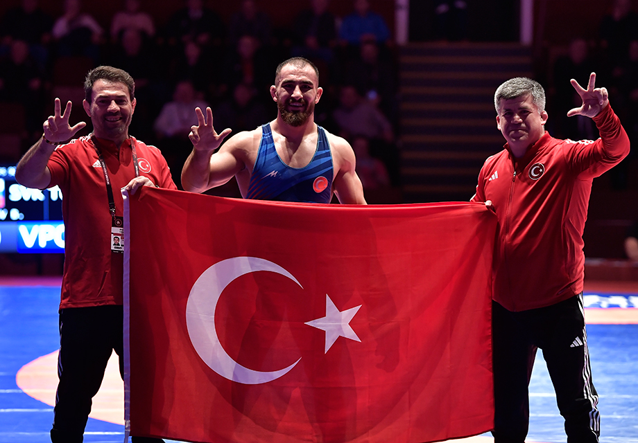 Serbest Stil Güreş Milli Takımı 31 yıl sonra ilki başardı