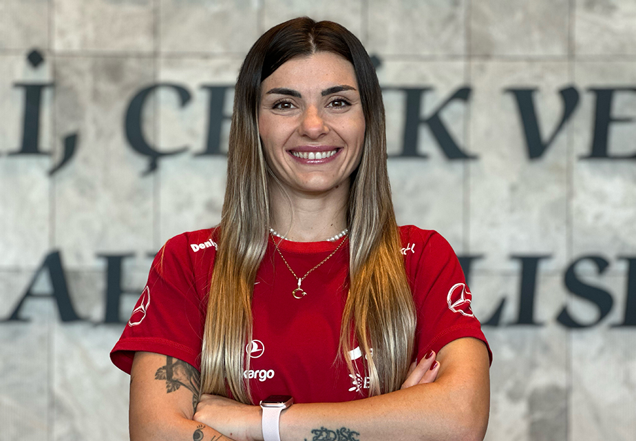 A Milli kaleci Selda Akgöz'den taraftarlara destek çağrısı