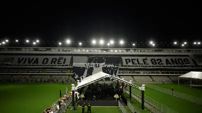 Futbol efsanesi Pele'ye veda