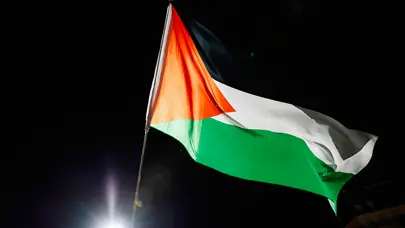 Maç sırasında Filistin bayrağı açan 2 taraftara 1 yıl men