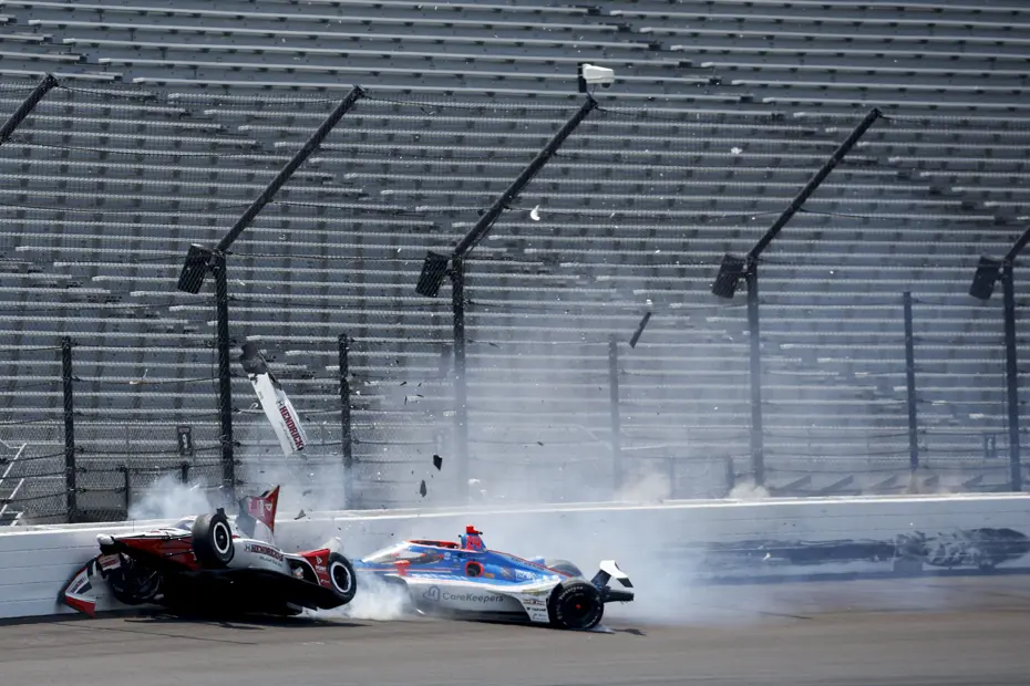 Indy500'te korkutan kaza - 3
