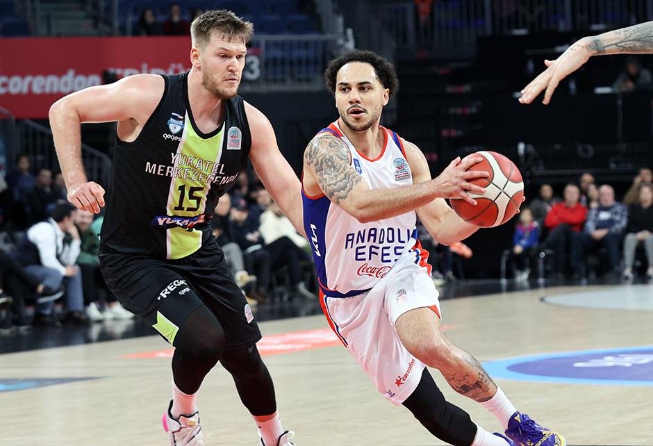 Anadolu Efes'ten sezonun 10. galibiyeti