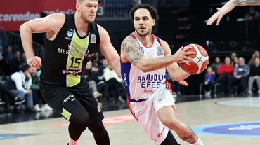 Anadolu Efes'ten sezonun 10. galibiyeti