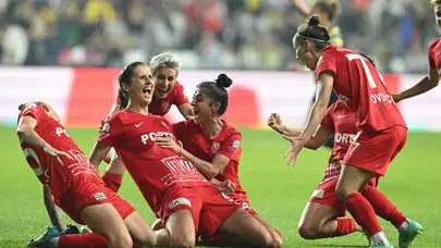 SON DAKİKA: Fenerbahçe Petrol Ofisi'ni yenen ABB Fomget, Turkcell Kadınlar Futbol Süper Ligi'nde şampiyon oldu