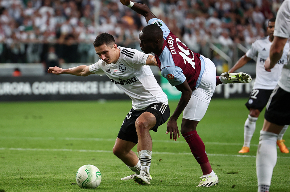 Şampiyonluk favorilerinden Aston Villa, Legia Varşova'ya yenildi