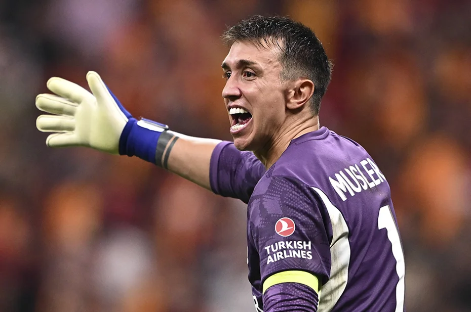 Muslera'dan yeni takımı için flaş açıklama - 1