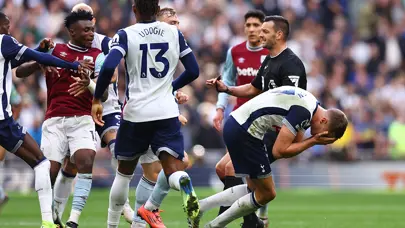 Premier Lig maçında ortalık karıştı: 5 gol, 1 kırmızı kart