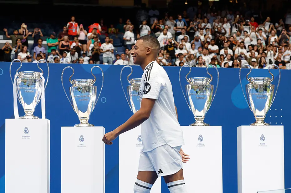 Kylian Mbappe resmen Real Madrid'de: Santiago Bernabeu'da imza töreni - 9 Kylian Mbappe resmen Real Madrid'de: Santiago Bernabeu'da imza töreni - 9