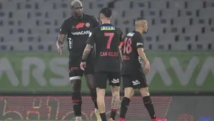 Fatih Karagümrük altın değerinde 3 puanı kaptı Fatih Karagümrük altın değerinde 3 puanı kaptı