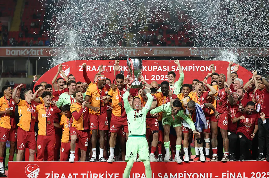 Victor Osimhen'den kupa finalindeki rekor sonrası flaş paylaşım - 1