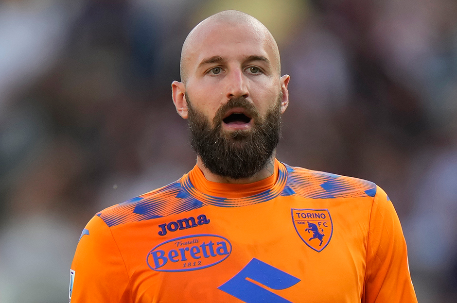 11 yıl önce transfer edip 1 maça bile çıkarmadıkları ismi "kurtarıcı" olarak geri çağırıyorlar