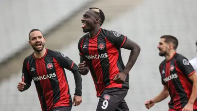 Mbaye Diagne, Enner Valencia'ya meydan okudu