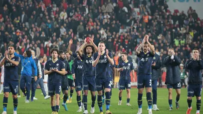 "Hakemler ile herkes mutsuz; herkes isyanda" | Spor yazarları Fenerbahçe için ne dedi?