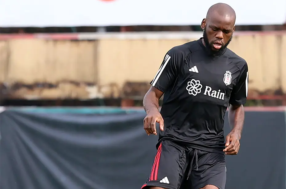 Beşiktaş'ta Jean Onana'nın kaderi belli oldu: Van Bronckhorst futbolcusuna bizzat açıkladı - 5 Beşiktaş'ta Jean Onana'nın kaderi belli oldu: Van Bronckhorst futbolcusuna bizzat açıkladı - 5