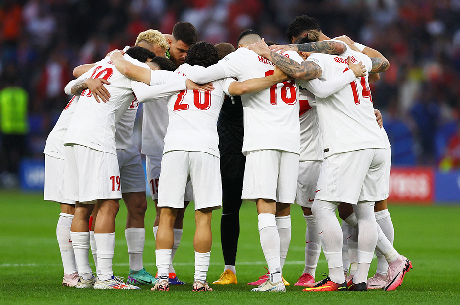 Hollanda-Türkiye maçından kareler