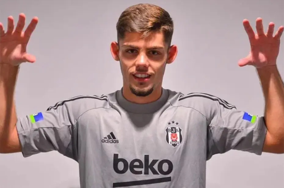 Beşiktaş'ta bileti kesilen 4 futbolcunun yeni takımları şekilleniyor - 6 Beşiktaş'ta bileti kesilen 4 futbolcunun yeni takımları şekilleniyor - 6