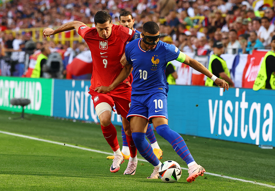 Fransa, Polonya'ya takılarak grup liderliğini kaybetti