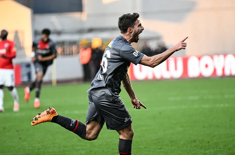 "Beşiktaş'ta orta sahaya 3 aday" - Transfer Hattı - 6 "Beşiktaş'ta orta sahaya 3 aday" - Transfer Hattı - 6