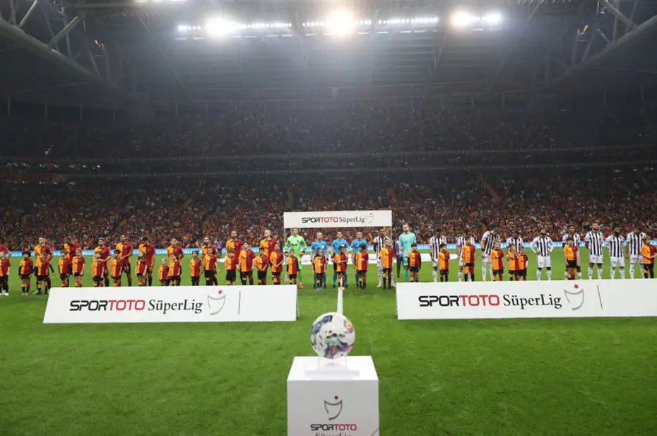 Galatasaray'da sezon sonu 5 ayrılık; birisi kulübeye - 10 Galatasaray'da sezon sonu 5 ayrılık; birisi kulübeye - 10