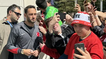 Hakan Çalhanoğlu'nu duygulandıran destek