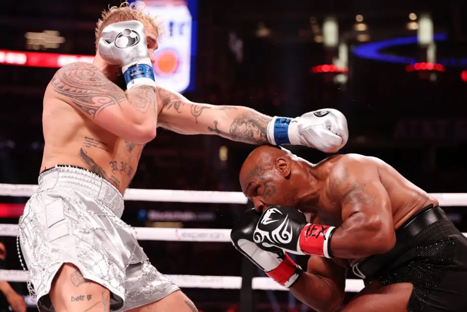 Fenerbahçeli isim, Mike Tyson-Jake Paul maçını tribünden izledi: Ringi arkasına alıp paylaştı - 2