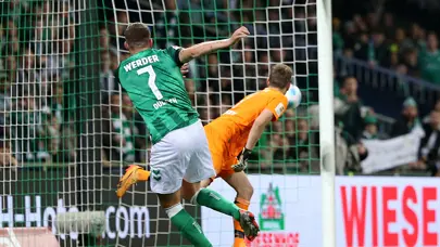 Leverkusen 2 kez öne geçtiği maçta 90'da yıkıldı