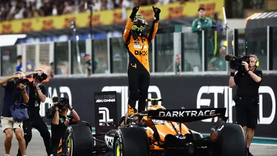 McLaren 26 yıl sonra Formula 1'de zirveye çıktı