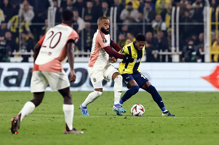 Fred, "Sakat değilim" dedi ama Mourinho'nun planı net: Derbi öncesi karar verildi - 3 Fred, "Sakat değilim" dedi ama Mourinho'nun planı net: Derbi öncesi karar verildi - 3
