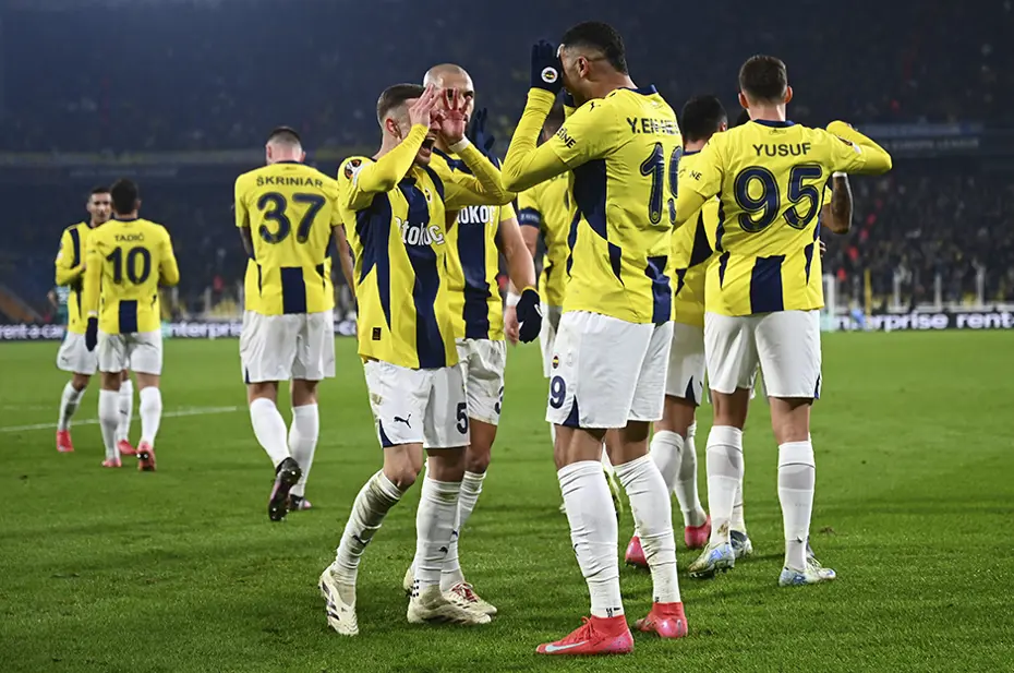 "Fenerbahçe Anderlecht’i sahadan sildi, üzerinden silindir gibi geçti" | Spor yazarları Fenerbahçe için ne dedi? - 2