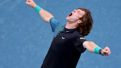 Andrey Rublev, Avustralya Açık'ta zorlansa da turladı