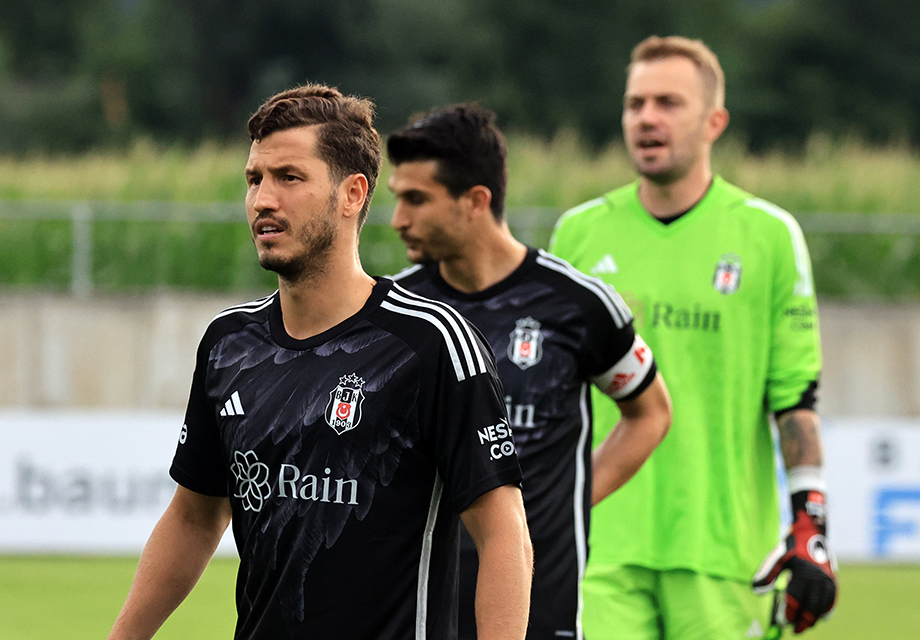 Beşiktaş'tan farklı prova: Golcüler sahne aldı