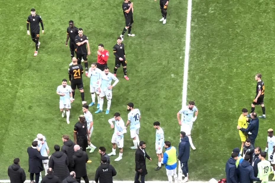 Avrupa basını, Galatasaray-Adana Demirspor maçını konuşuyor: "Türk futbolunda skandal" - 10 Avrupa basını, Galatasaray-Adana Demirspor maçını konuşuyor: "Türk futbolunda skandal" - 10