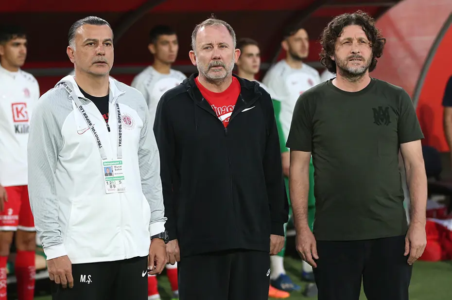 Sergen Yalçın'dan transfer itirafı: Teklif aldığı takımı açıkladı - 8 Sergen Yalçın'dan transfer itirafı: Teklif aldığı takımı açıkladı - 8