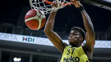 Fenerbahçe normal sezonu galibiyetle tamamladı