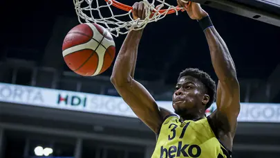 Fenerbahçe normal sezonu galibiyetle tamamladı