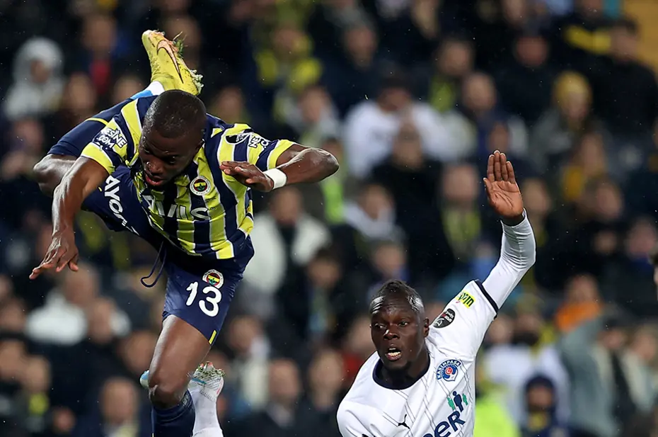 Fenerbahçe'nin golcüsü Valencia, sezon sonu ayrılıyor - 4