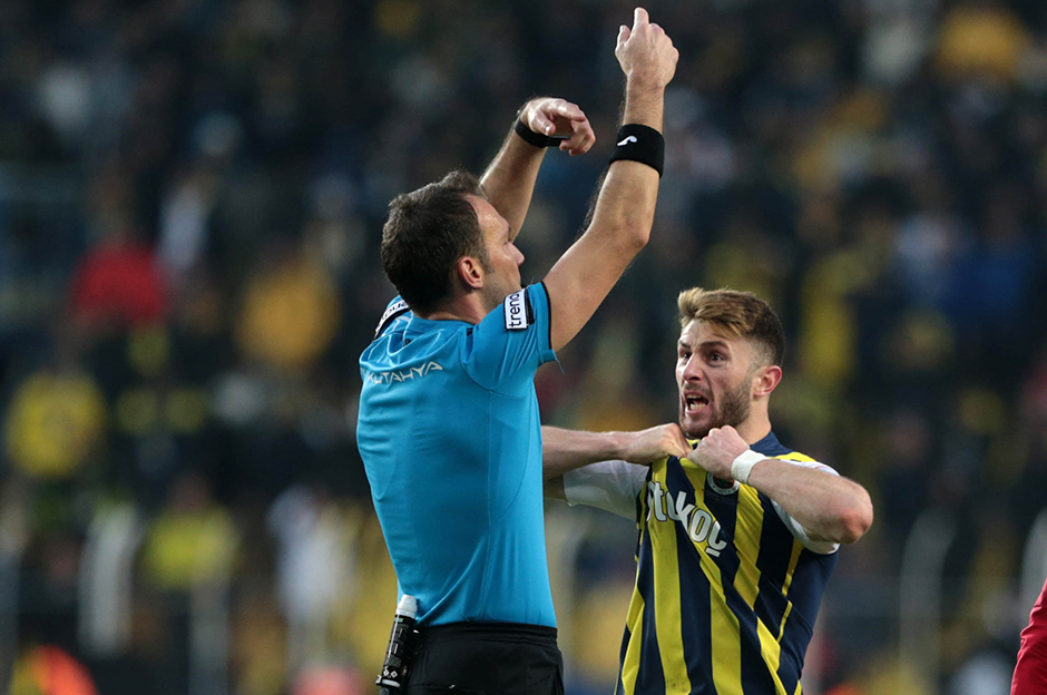 Fenerbahçe'nin yediği golden önce faul var mı? Trio ekibi, Bahattin Şimşek'in kararlarını yorumladı