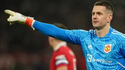 Manchester United tecrübeli futbolcusuyla sözleşme yeniledi