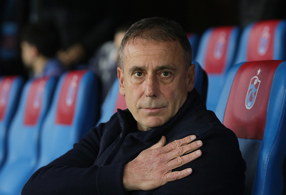 Trabzonspor teknik direktörü Abdullah Avcı: "Yaralarımızı sarmak için futbolun gücünü kullanacağız"