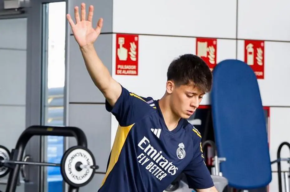 Bambaşka bir Arda Güler! Sahada, soyunma odasındaki utangaç halinden eser kalmıyor - 3