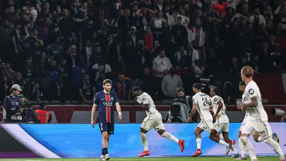PSG'nin namağlup serisini Nice bitirdi: Ndayishimiye gol attı PSG'nin namağlup serisini Nice bitirdi: Ndayishimiye gol attı