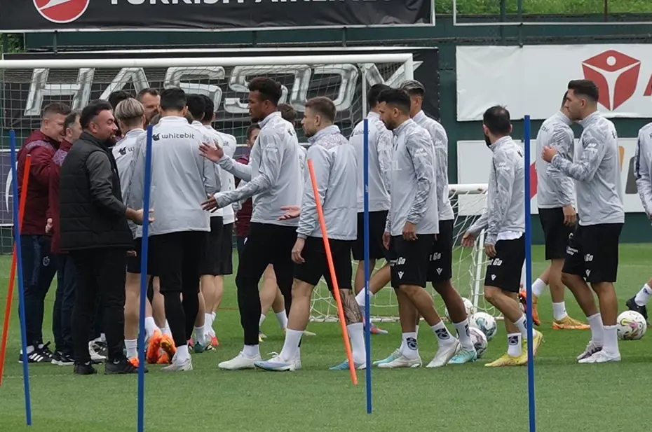 Trabzonspor idmanında üzücü gelişme: Sahayı böyle terk etti - 5