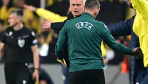 İngiliz basınında manşetlere Mourinho damgası: "Sahayı terk etmesi bir asır sürdü" İngiliz basınında manşetlere Mourinho damgası: "Sahayı terk etmesi bir asır sürdü"