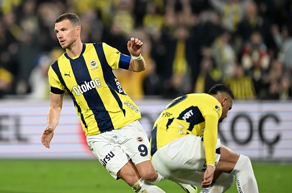 Fenerbahçe'den Edin Dzeko'nun geleceği için karar çıktı: Sürpriz plan - 2 Fenerbahçe'den Edin Dzeko'nun geleceği için karar çıktı: Sürpriz plan - 2