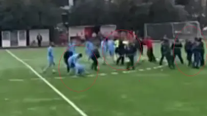 Hakeme tekme ve yumruklarla saldırdılar: Polisler güçlükle araya girdi