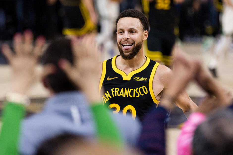 Warriors 17 sayı geriden gelip Celtics'i devirdi