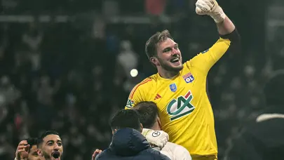 Herkes Lyon kalecisinin yaptığı asisti konuşuyor: Maçın önüne geçti